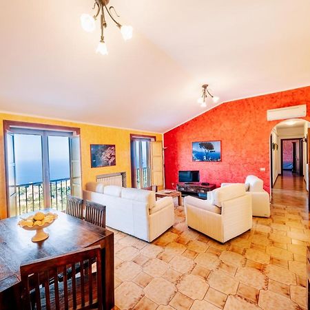 Appartamento Ilaria In Villa Laura Скала Екстериор снимка